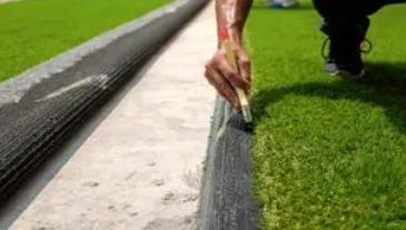 人造草坪减震垫施工全过程,人造草坪施工怎么联系接活