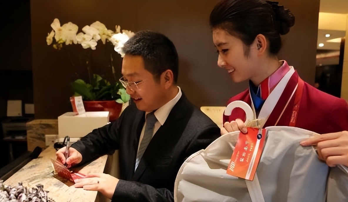 住酒店遇到的奇葩服务,酒店的奇葩服务员