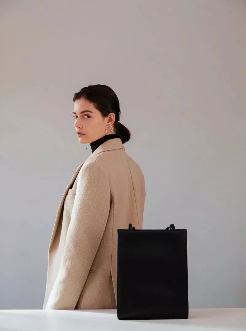 驼色连衣裙搭配的高级穿法,原来都这样穿驼色太年轻洋气了