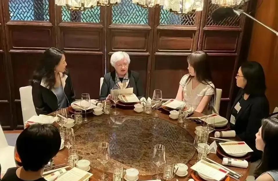 耶伦宴请的女性,耶伦女权主义