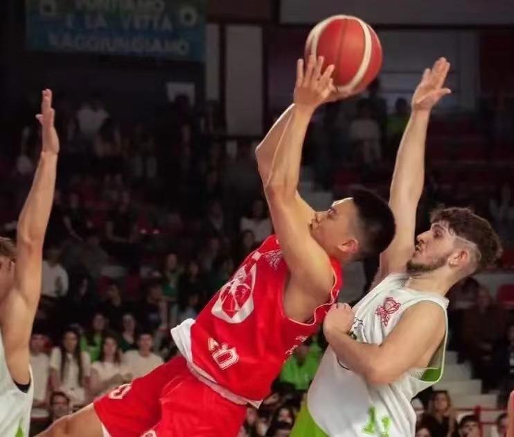 17岁男篮天才,17岁篮球天才比詹姆斯强