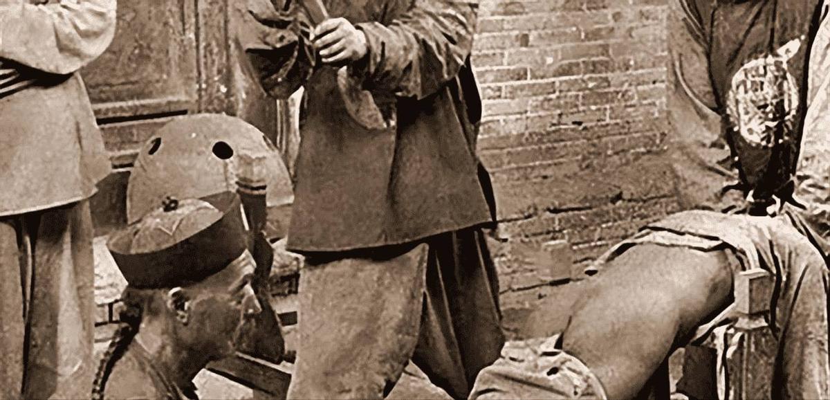 日军日记：*安妇慰**不服从管教，我很愤怒，用*刀刺**插入她的*体下**