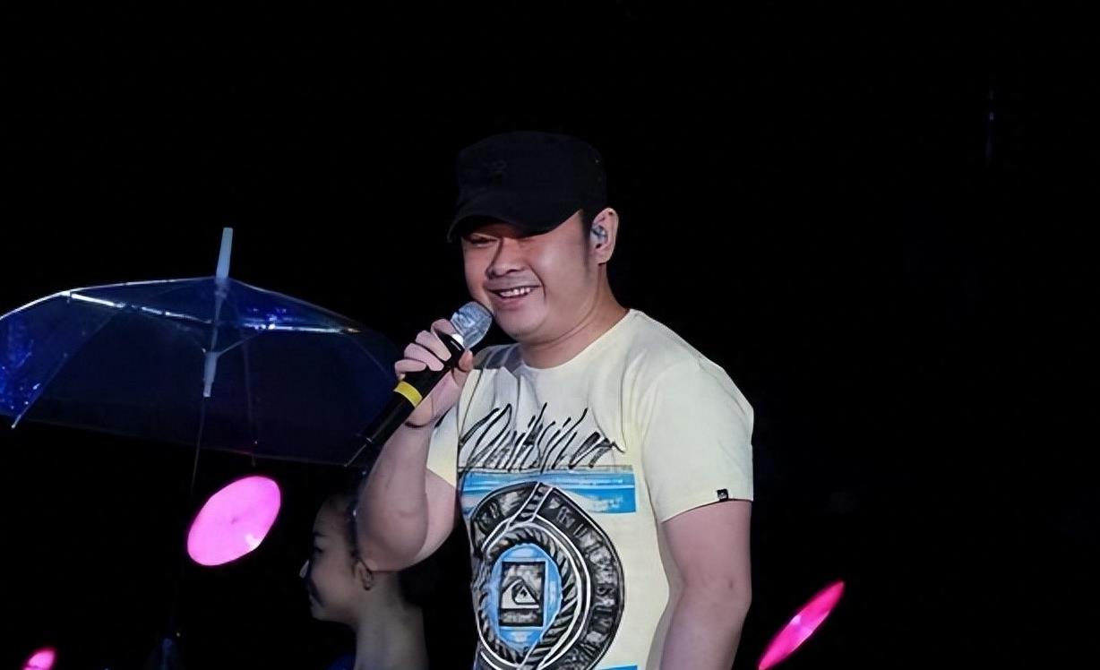 无耻之徒男的抱女的,无耻之极的男人