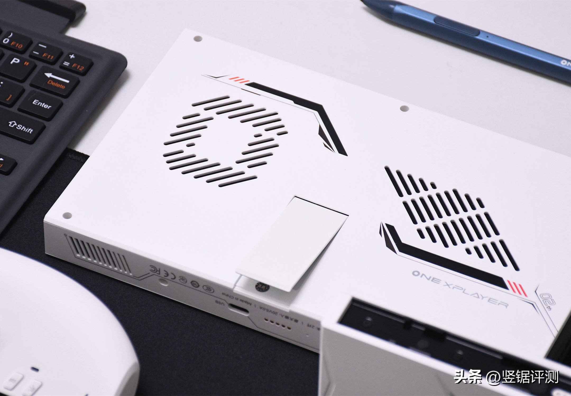 掌机多面手onexplayer2掌机评测,8.4英寸的掌机