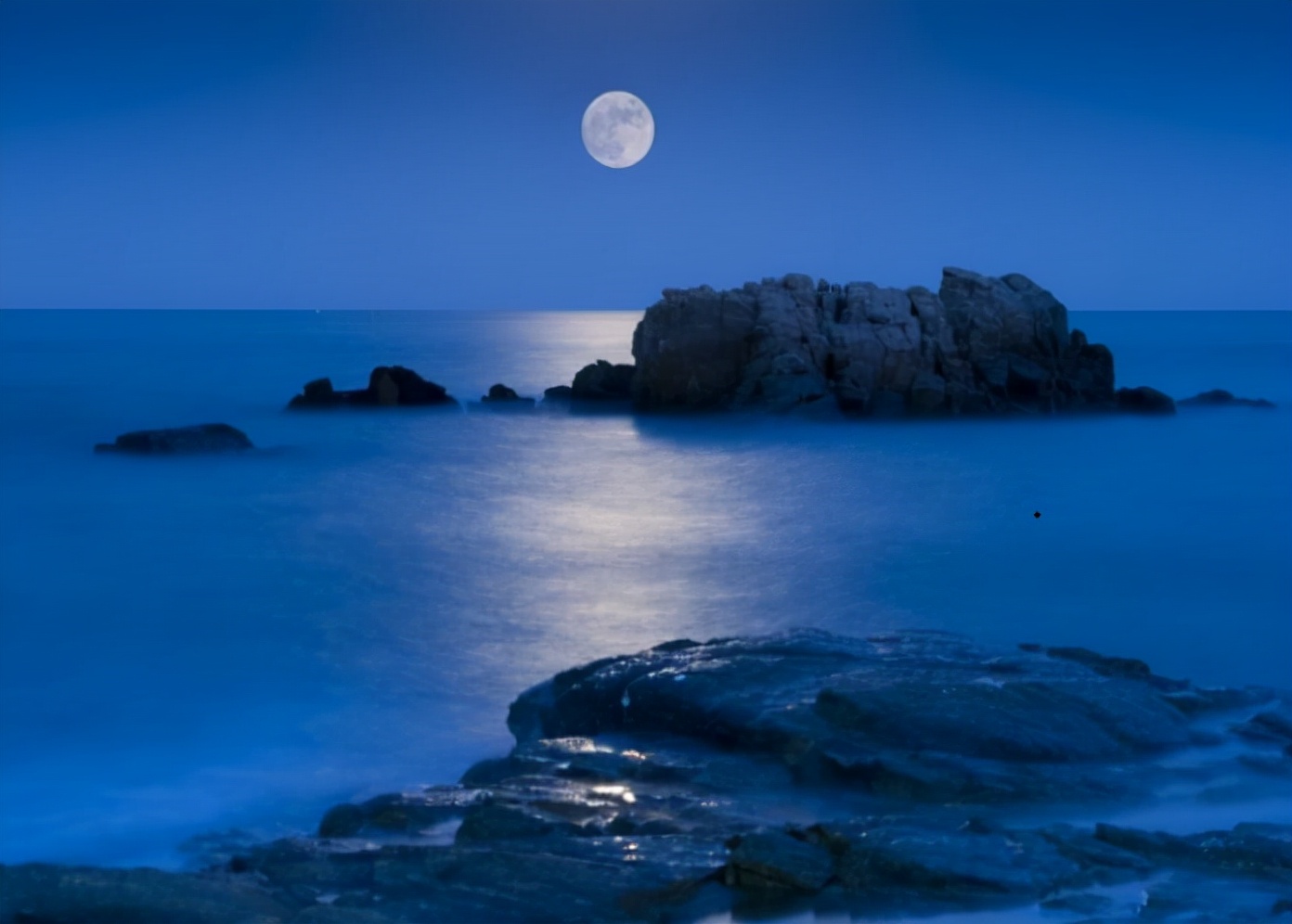 75首古诗中描写月亮的诗句有哪些,李白写的与月亮有关的诗有多少首