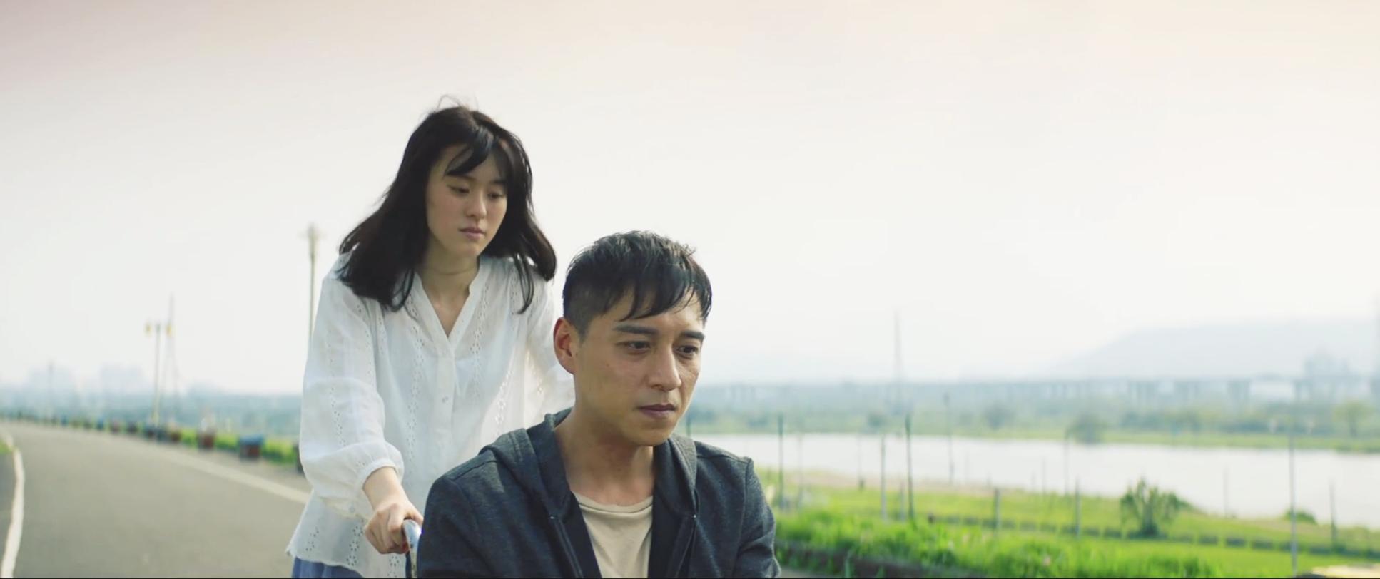 弑亲、卖肉、*拍偷**，尺度爆表，如此生猛的华语片，惊到我了