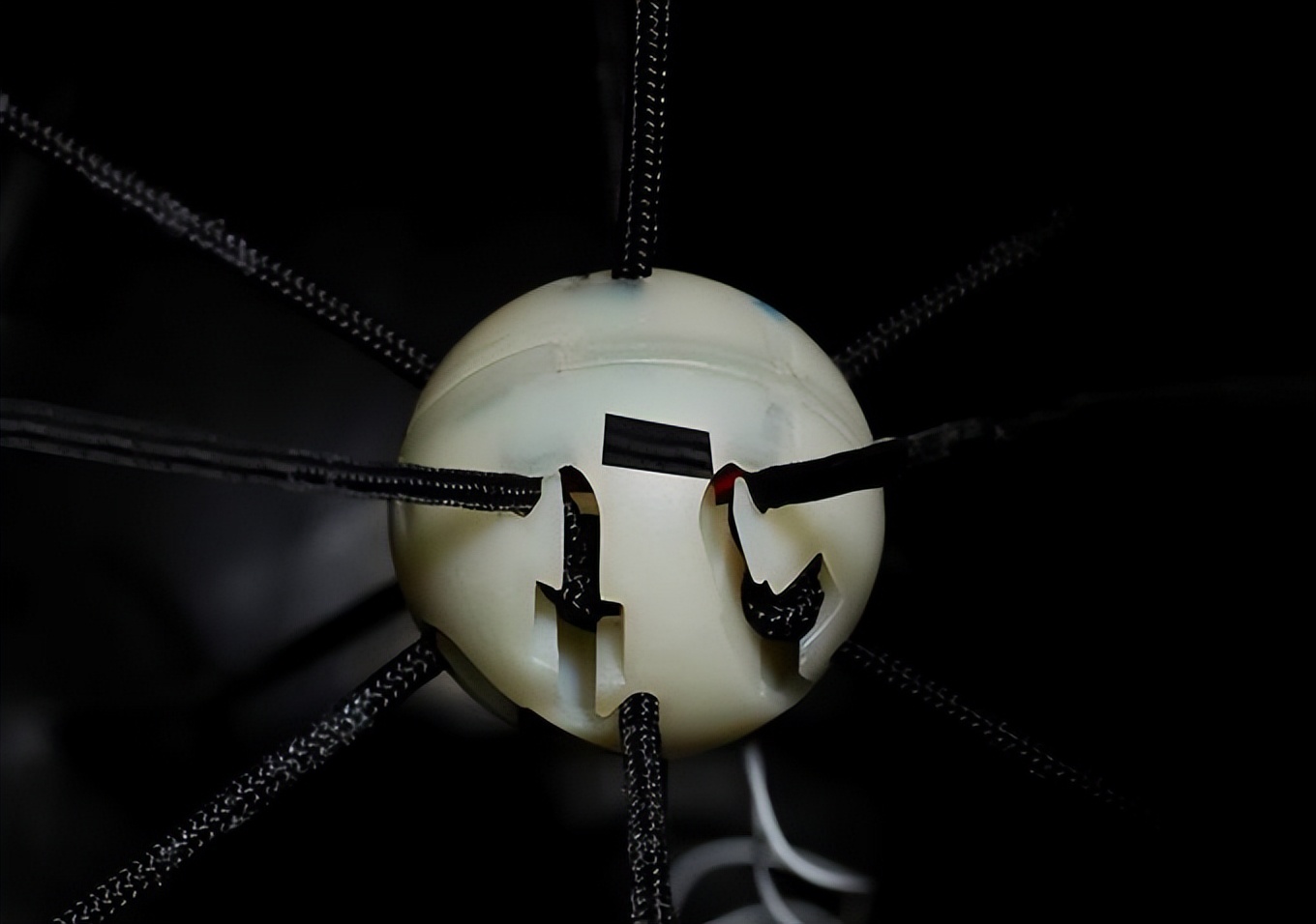 世界杯频频爆冷有没有资本进入,哪届世界杯的足球有芯片