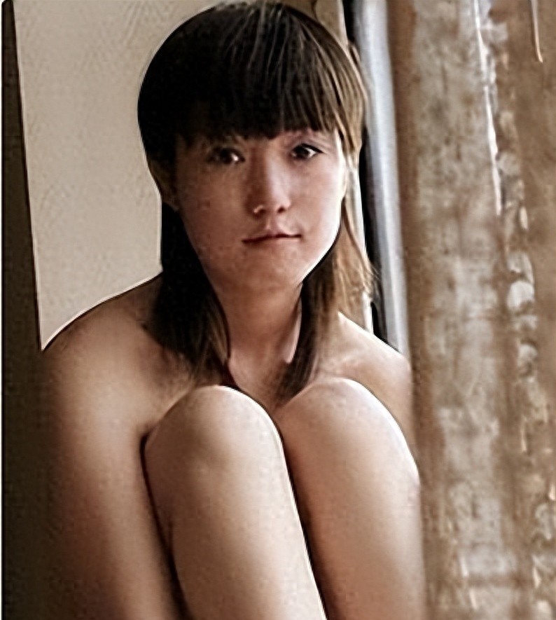 “最红裸模”*筱雨张**，出道一年拍21套人体写真，今38岁仍孤身一人