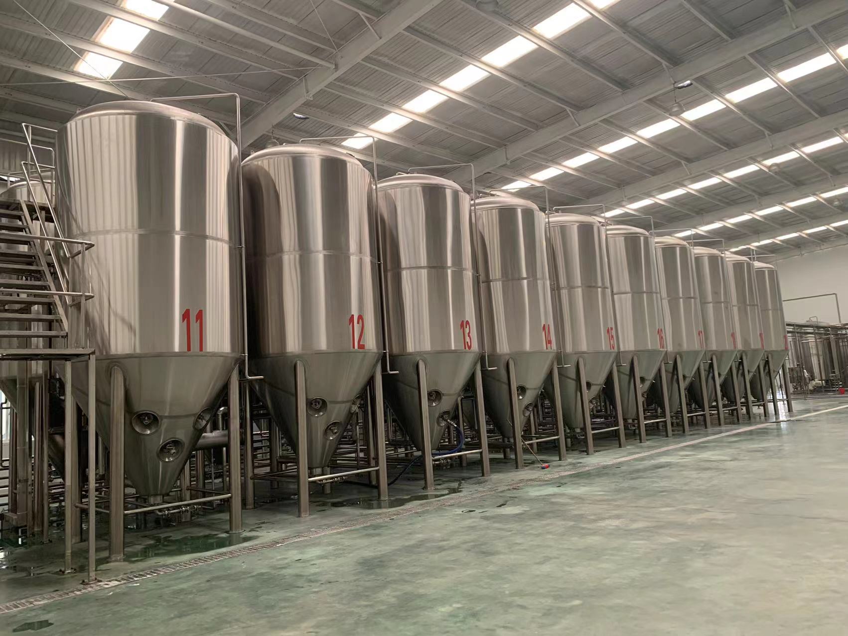 全自动小型精酿啤酒设备价格,开一家精酿啤酒设备大概多少钱