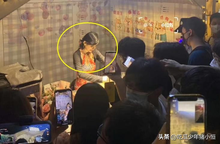 曾发预告自杀，如今转行卖煎饼，狗头萝莉一天收入1千3，净赚400