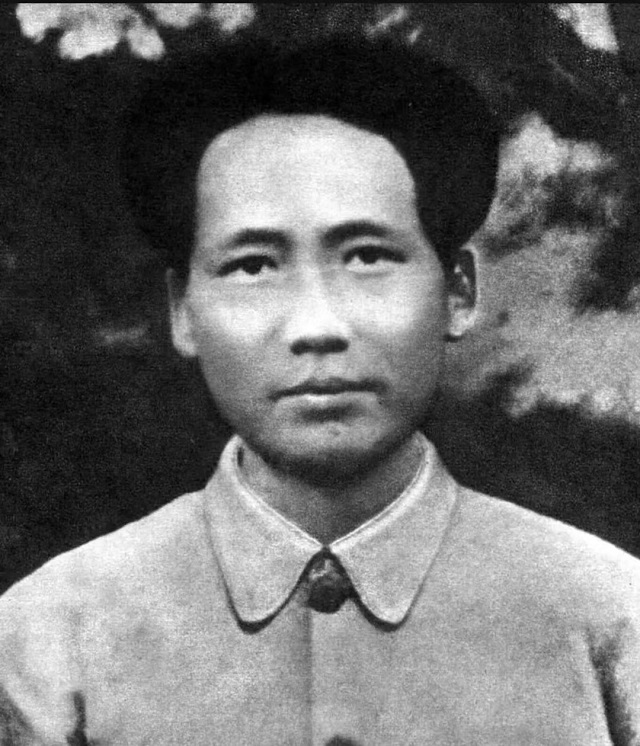 见*先念李**抽雪茄，毛主席看了半天：你有这么好的烟，怎么不告诉我