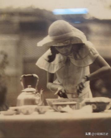 中国的末代皇后，吸*片鸦**牙齿烂光，私通日本军官，孩子被扔锅炉