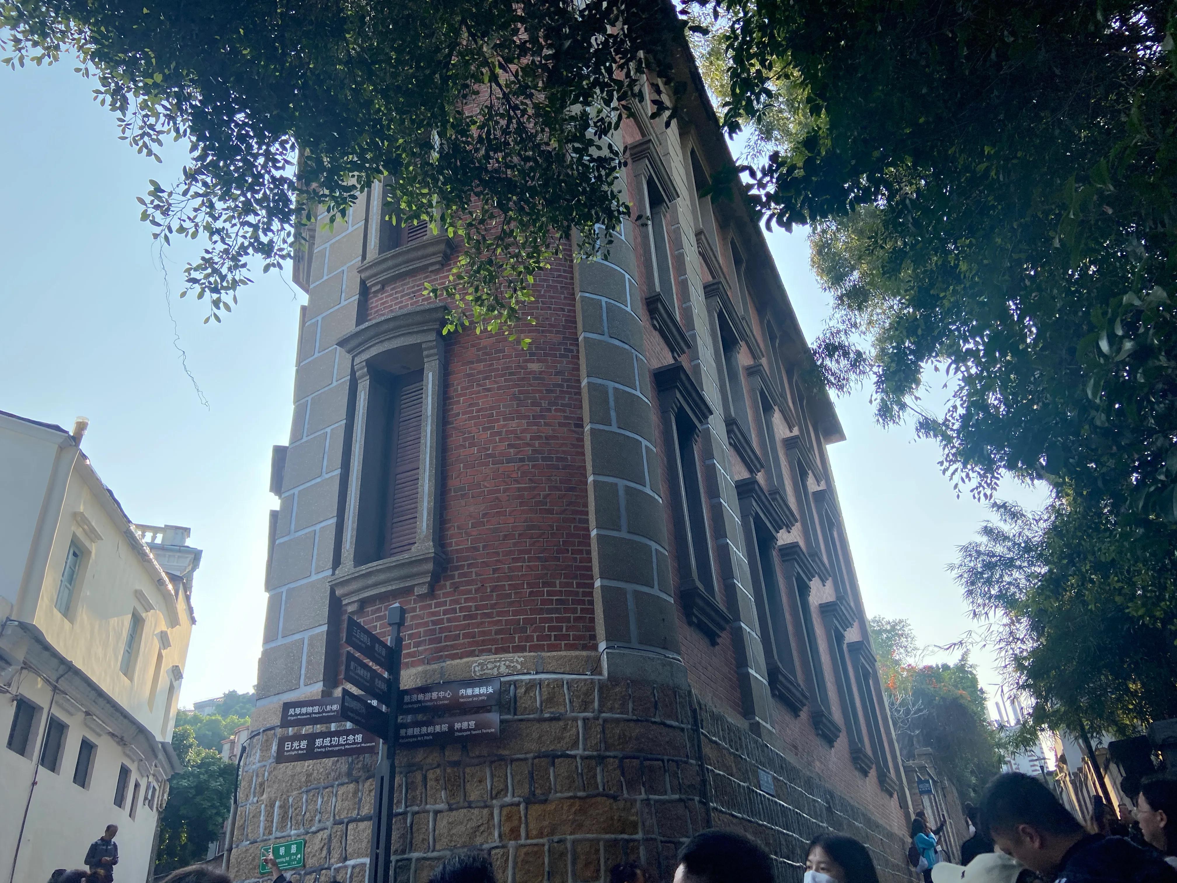 打卡厦门鼓浪屿，聊SP*级A**大四座混动凯捷