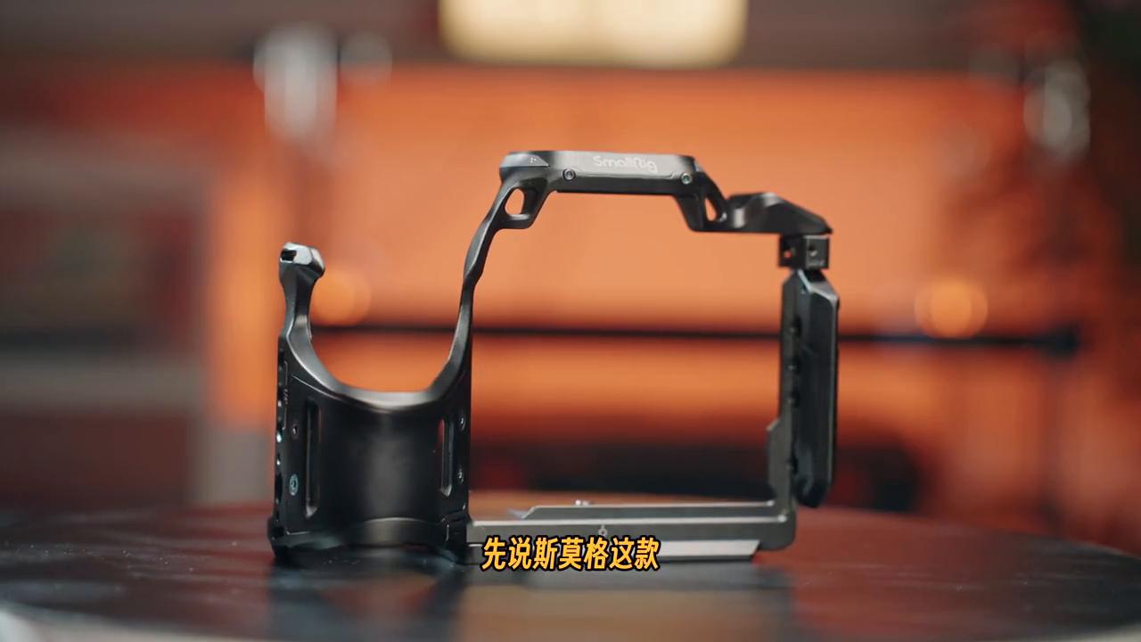 a7m4装了兔笼如何卸电池,索尼a7m4装底座还是兔笼