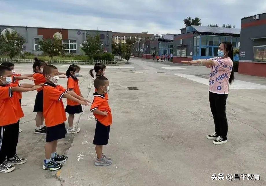 幼儿园入学第一天仪式感文案,新生报到第一天仪式感满格