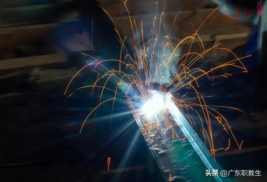 初中毕业成绩不好怎样选择中职,初中毕业读中职的商英专业好吗