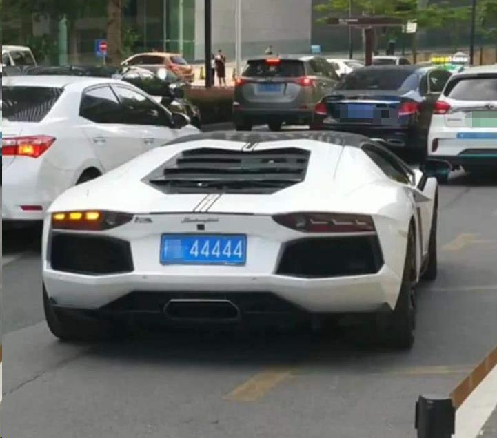 13000万租兰博基尼一天,1万3千块租一天兰博基尼大牛