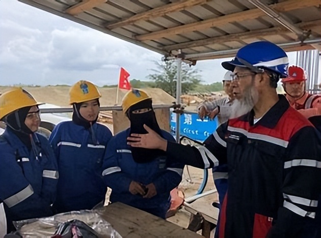 沙特800亿修建的高铁,沙特投资10000亿美金