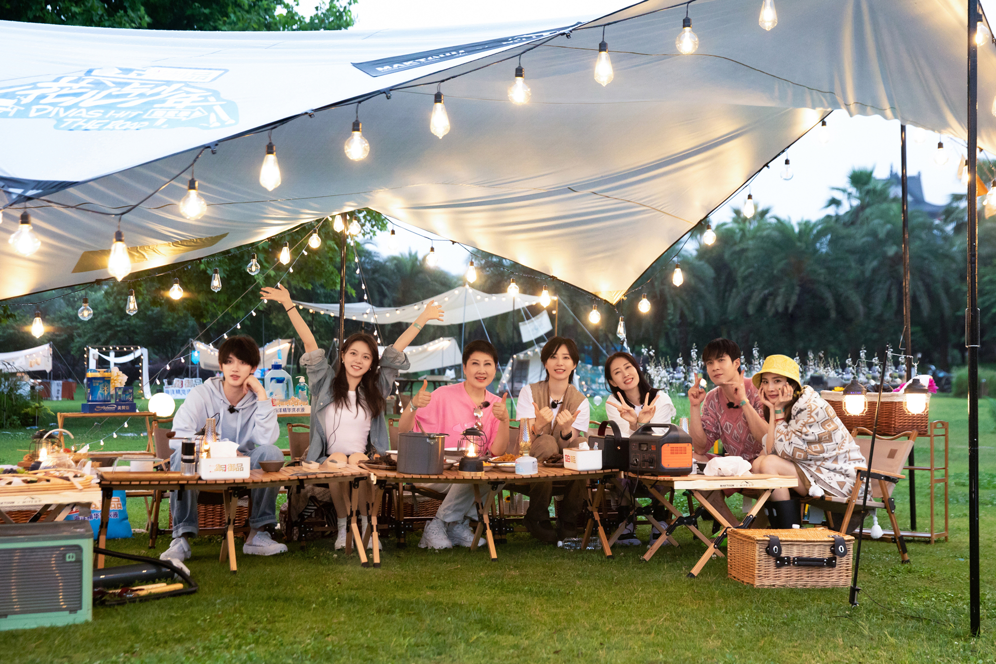 花少4杨幂粉色套装,花少四杨幂穿搭