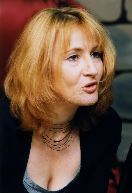 捍卫舆论阵地！对《小美人鱼》的嘲讽是思想*退倒**？这家官媒姓什么