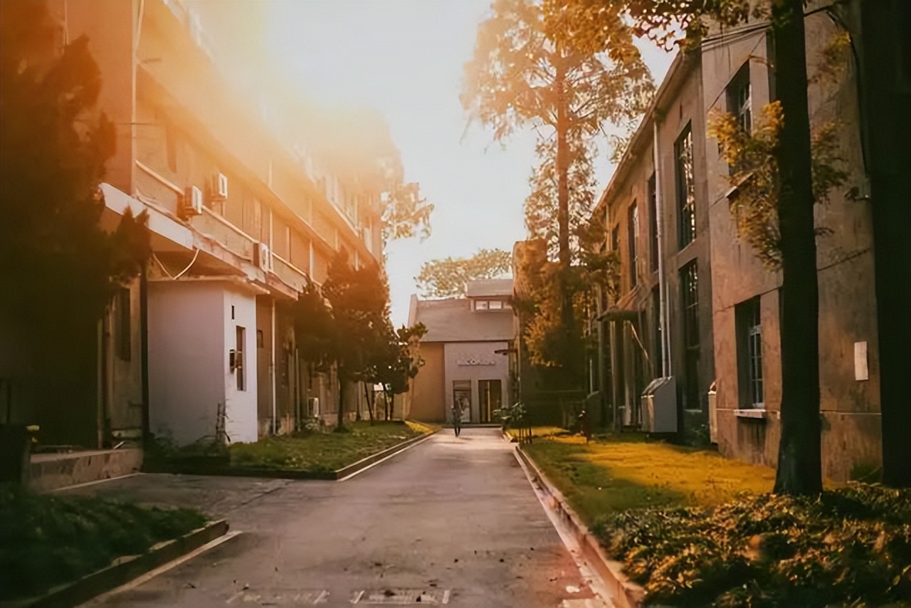 幽默风趣开始上班的俏皮句子,工作幽默风趣的句子简短