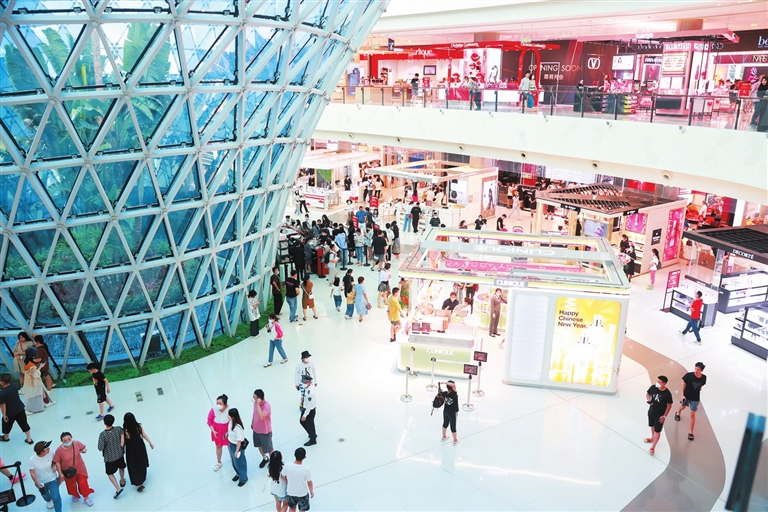 三亚离岛免税和跨境免费哪个便宜,三亚离岛免税购物金额破1000亿元