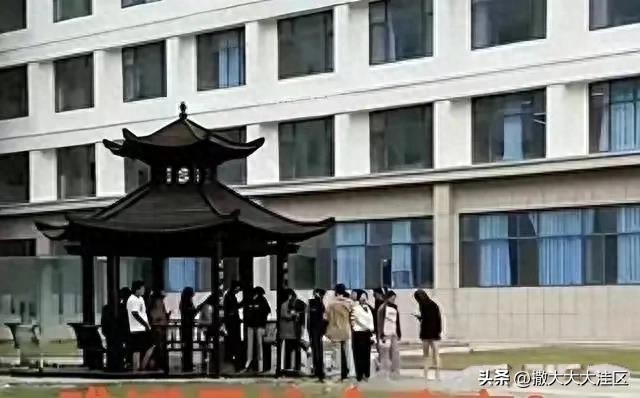 一段59秒的不雅视频在网络上流传，引起了众多网友的关注和热议