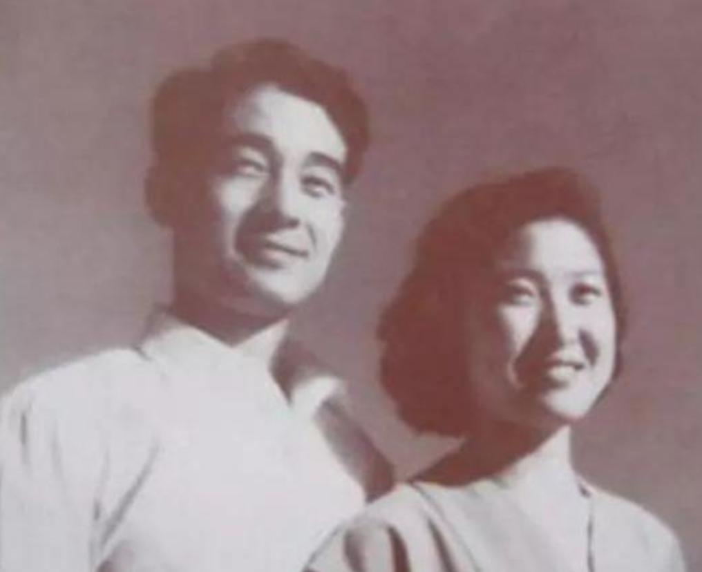 海南发现一山头长得像毛主席,孔令华跪地流泪,李讷也都感叹很像