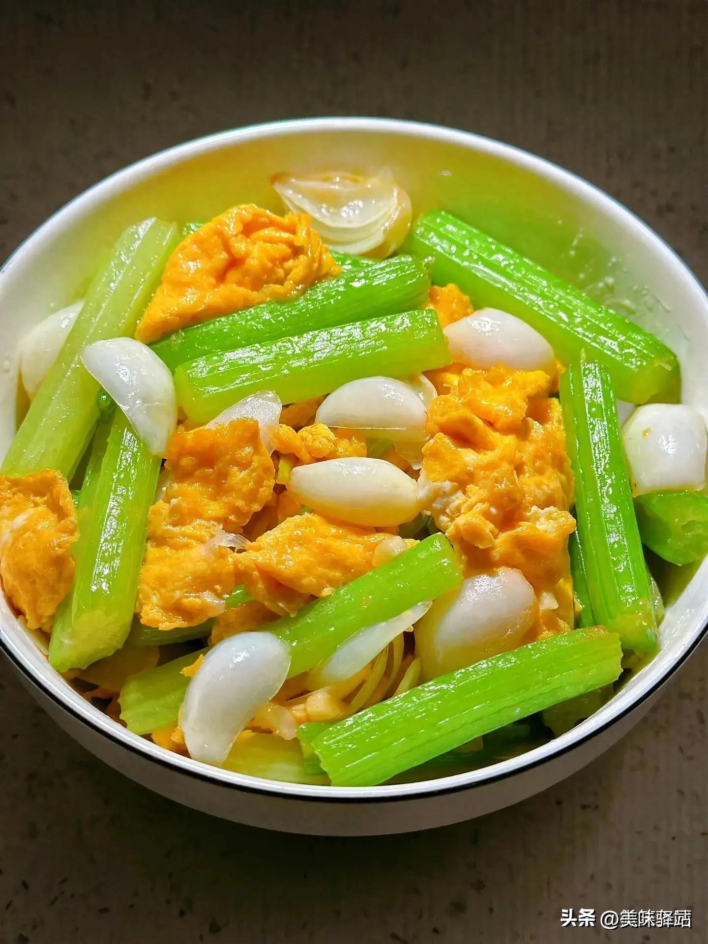 便秘的人建议多吃这3物缓解便秘,总便秘一吃水果就好