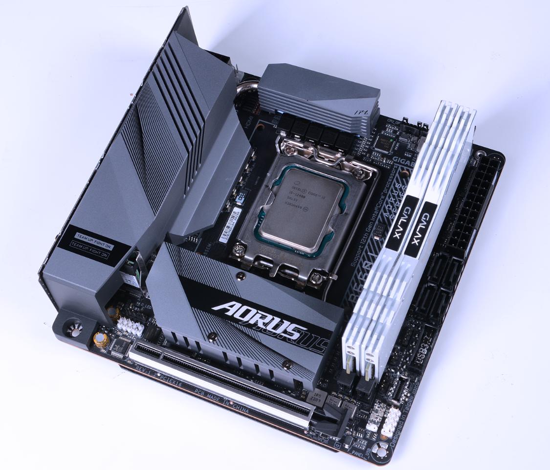 5000元itx主机加便携显示器,能吊打万元笔记本的itx主机