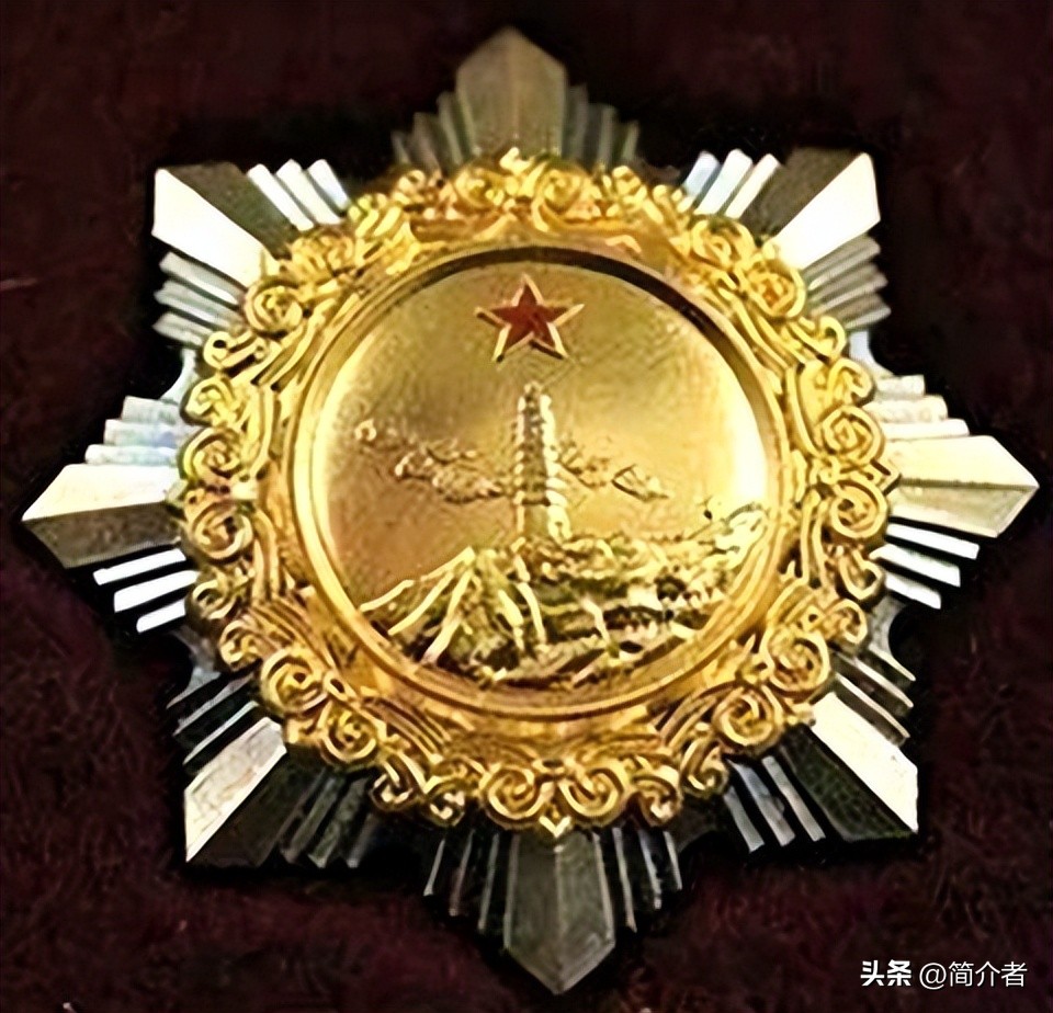 解放军原步兵第142师首任师长欧致富、政委谢镗忠