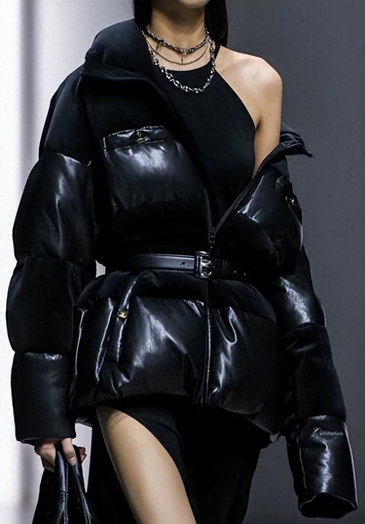 太平鸟镂空最新款,绒爱服饰