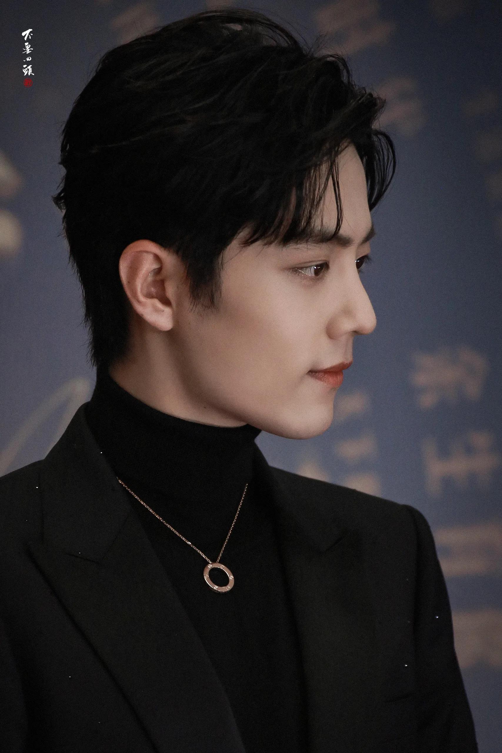 肖战近期活动造型,肖战微博之夜两套造型