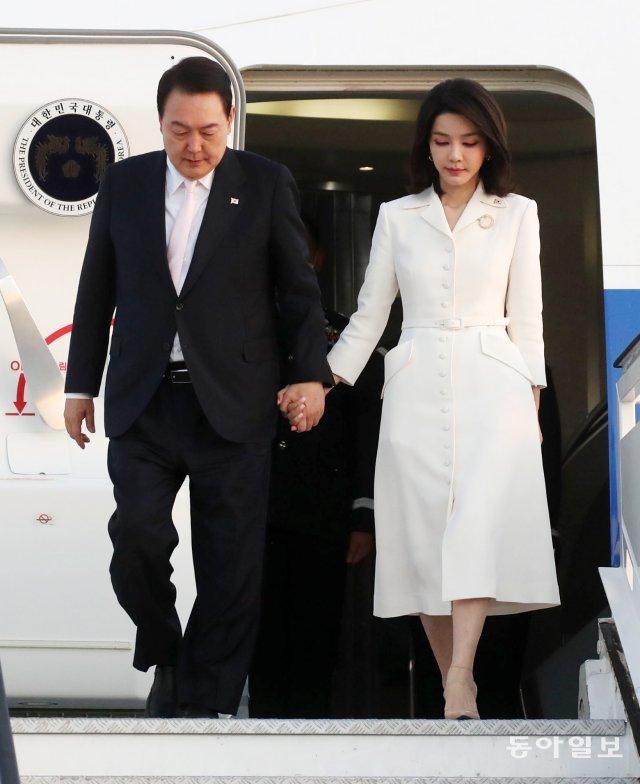 新一任韩国总统夫人,韩国现任总统夫人出访照片