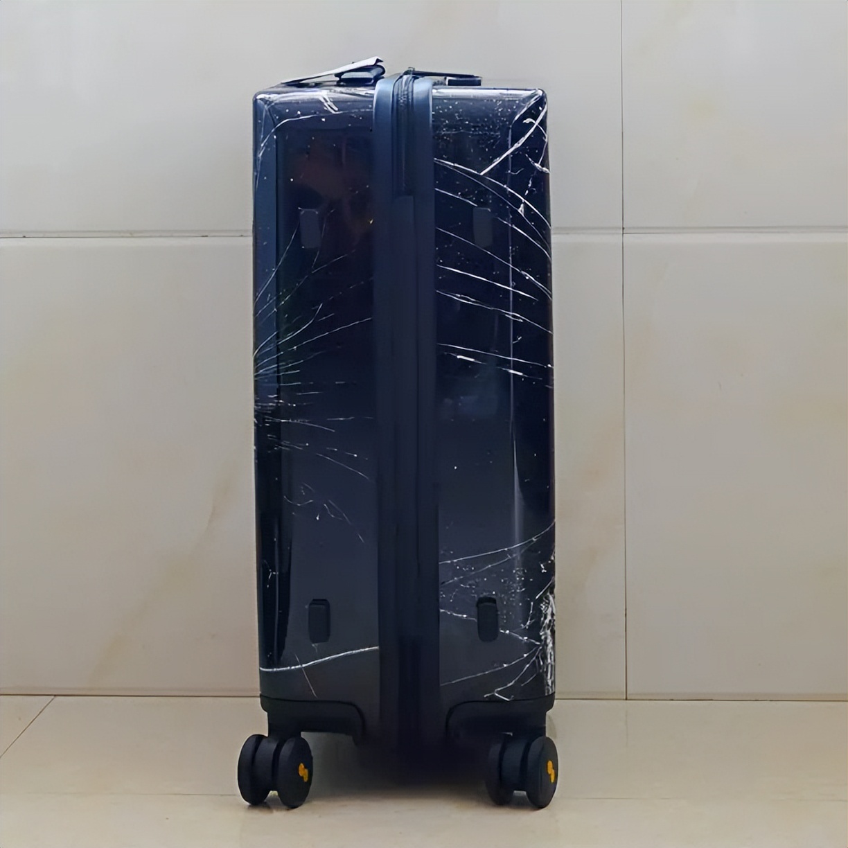 地平线八号行李箱周杰伦代言的吗,地平线行李箱周董