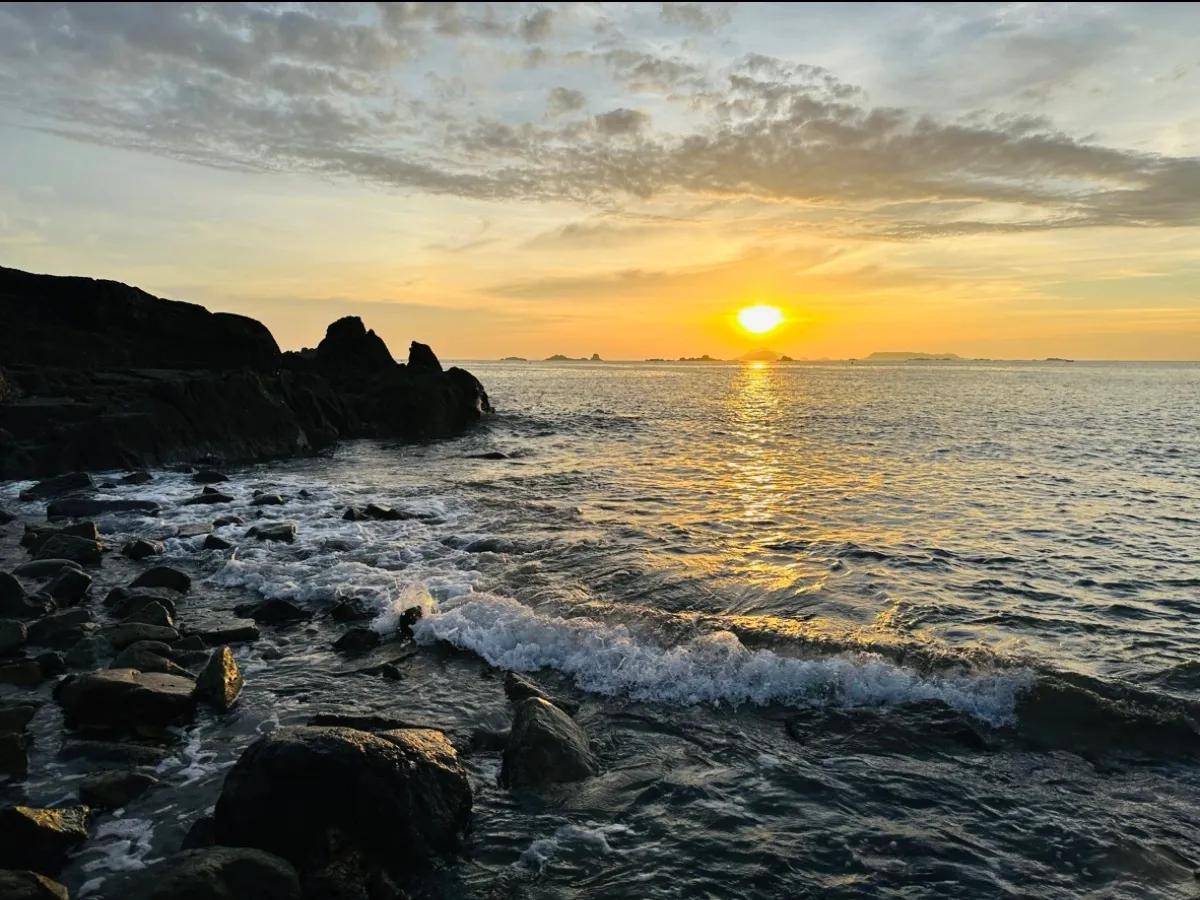 朝霞的文案,朝霞不出门晚霞行千里一年级下册