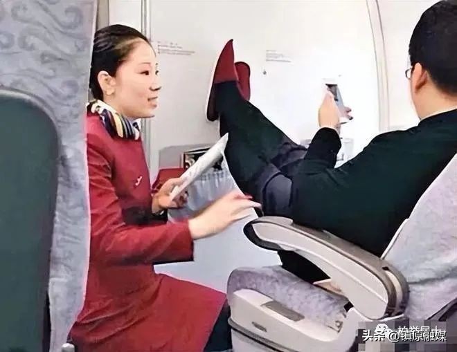 飞机上空姐不会告诉你的五个秘密,飞机上的空姐必备安全小知识