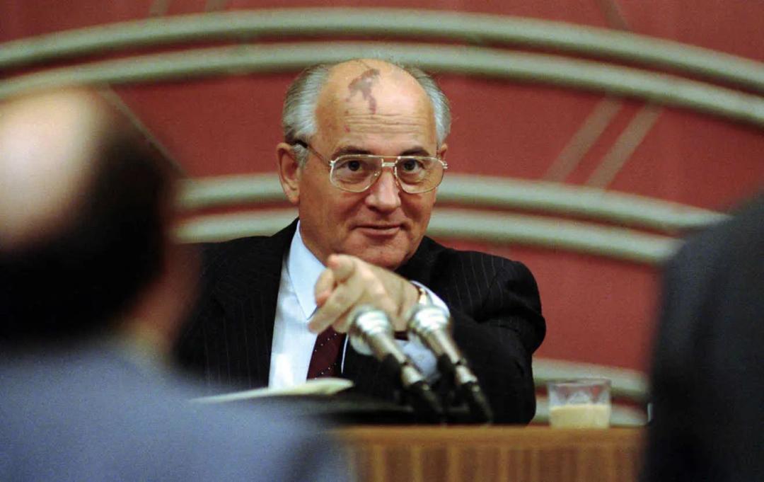 戈尔巴乔夫纪录片档案,逐梦演艺圈梗概