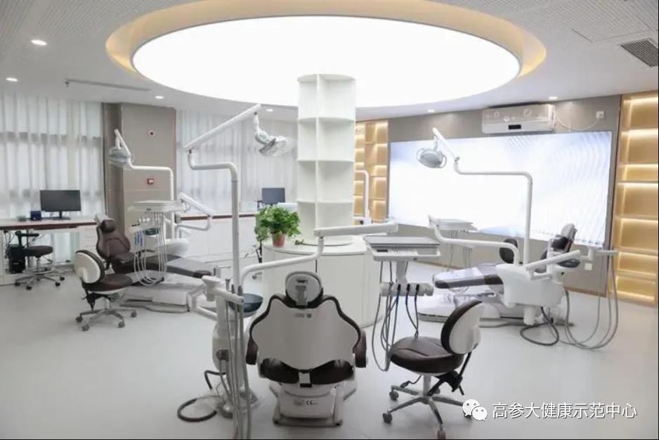 公立医院口腔和私人牙科比较,三甲医院牙科好还是口腔医院好