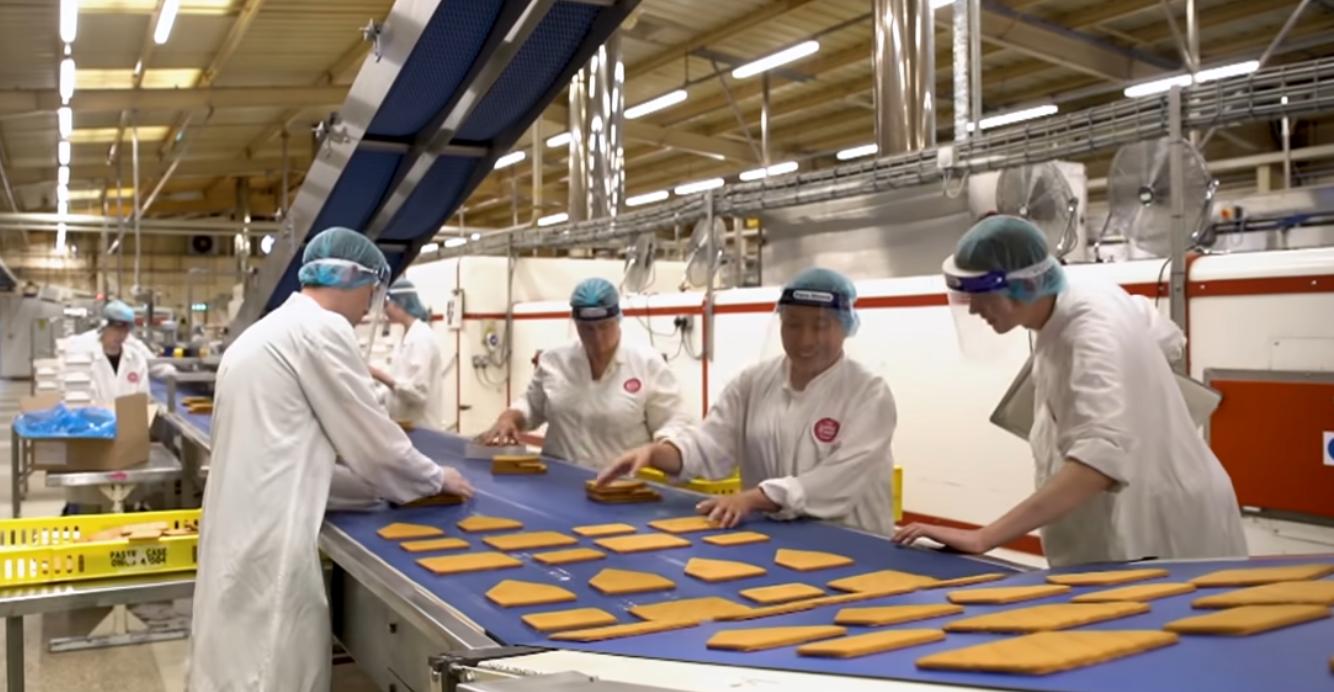 香港教师夫妇移居英国后续,香港女教师移民香港