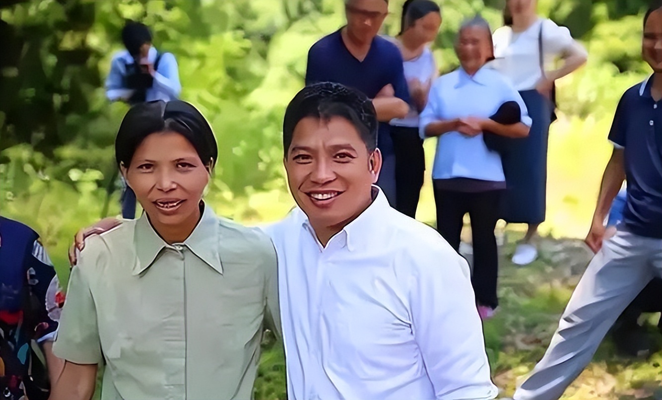 刘强东师妹伍继红为什么成低保户,刘强东和章泽天是原配吗