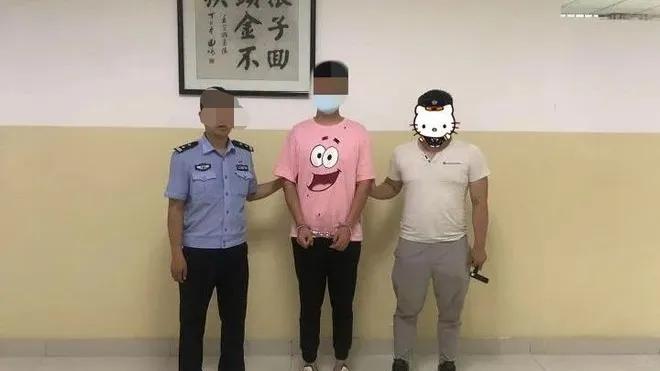 抖音上点赞私聊套近乎，刑释人员冒充警察骗财又骗色