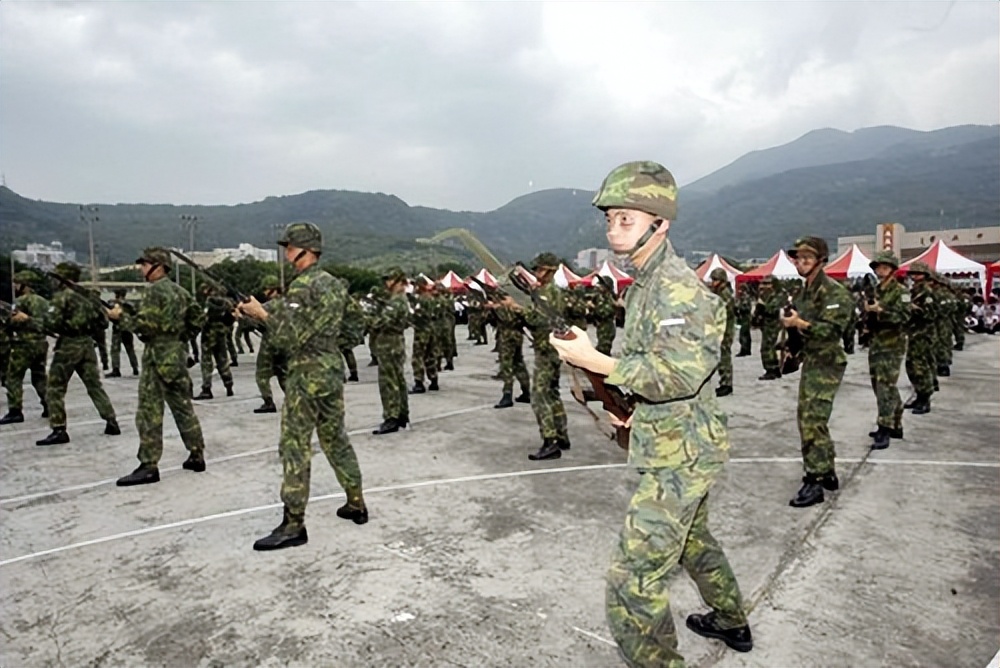 若台海“统一”,20多万的台军该如何处理,收编还是就地解散呢?