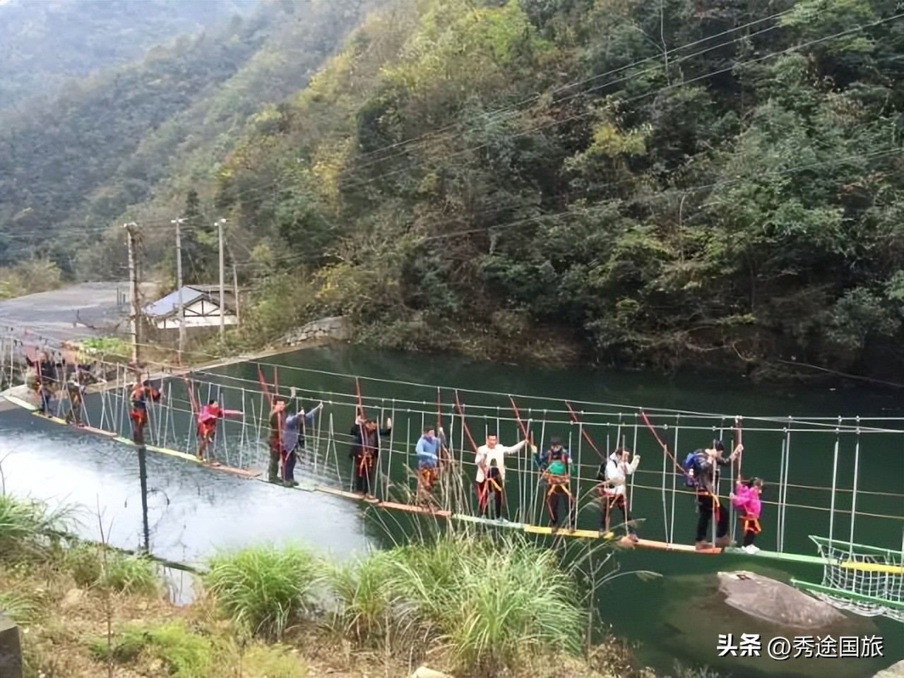 龙井峡漂流和三渡悬崖漂流哪个好,杭州临安龙井峡漂流门票