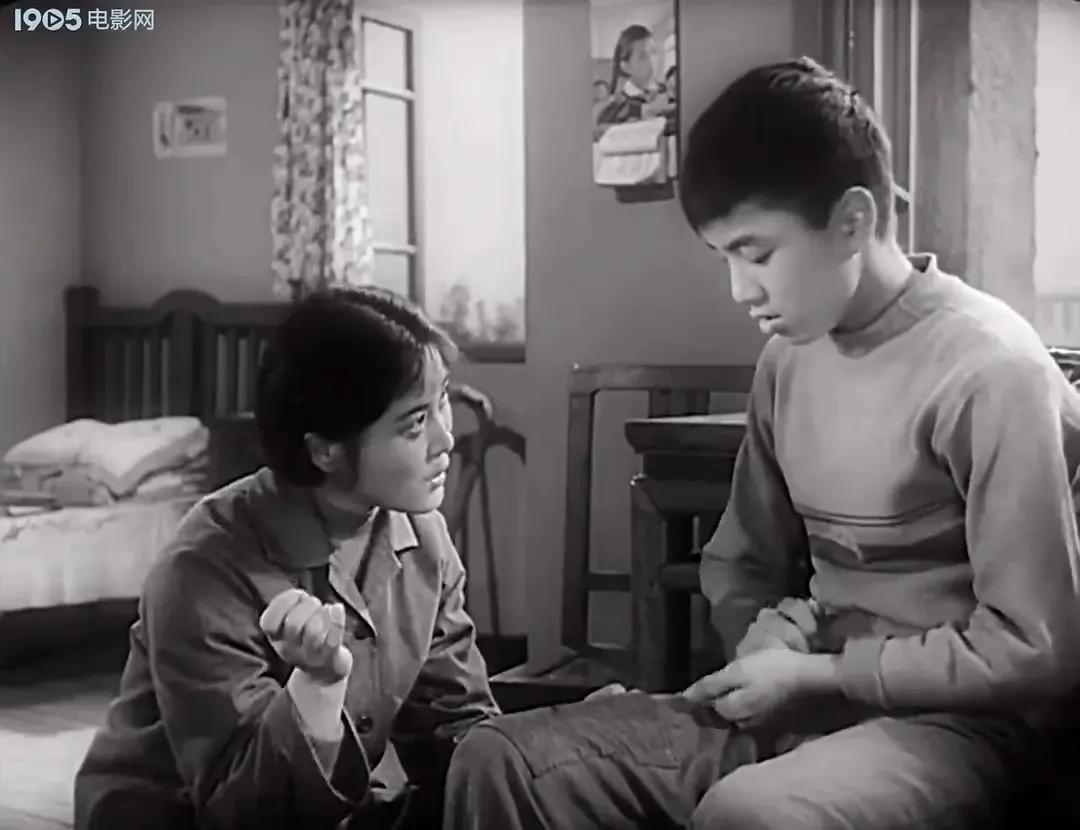 老电影海燕,老电影两个小足球队1956插曲