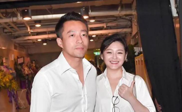 汪小菲直播讲自己受伤,汪小菲直播摔东西视频