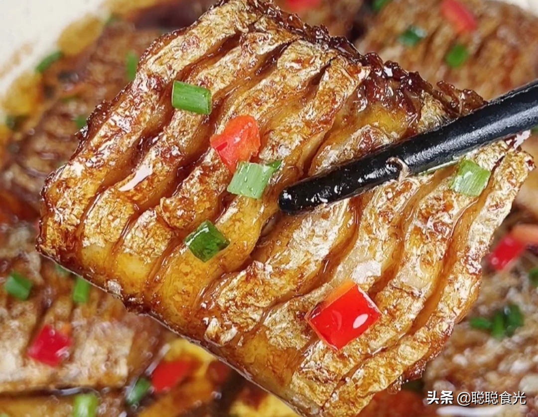 带鱼是黄眼睛的好还是黑眼睛的好,挑选带鱼黑眼睛好还是黄眼睛好