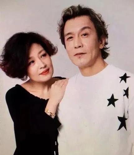 哈文李咏最后时刻,哈文短发与李咏合影