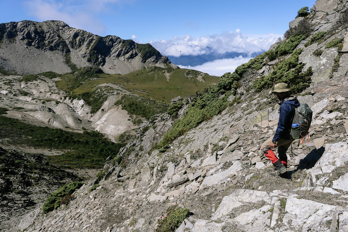 爬山导致膝盖疼怎么恢复,爬山回来防止腿疼怎么办