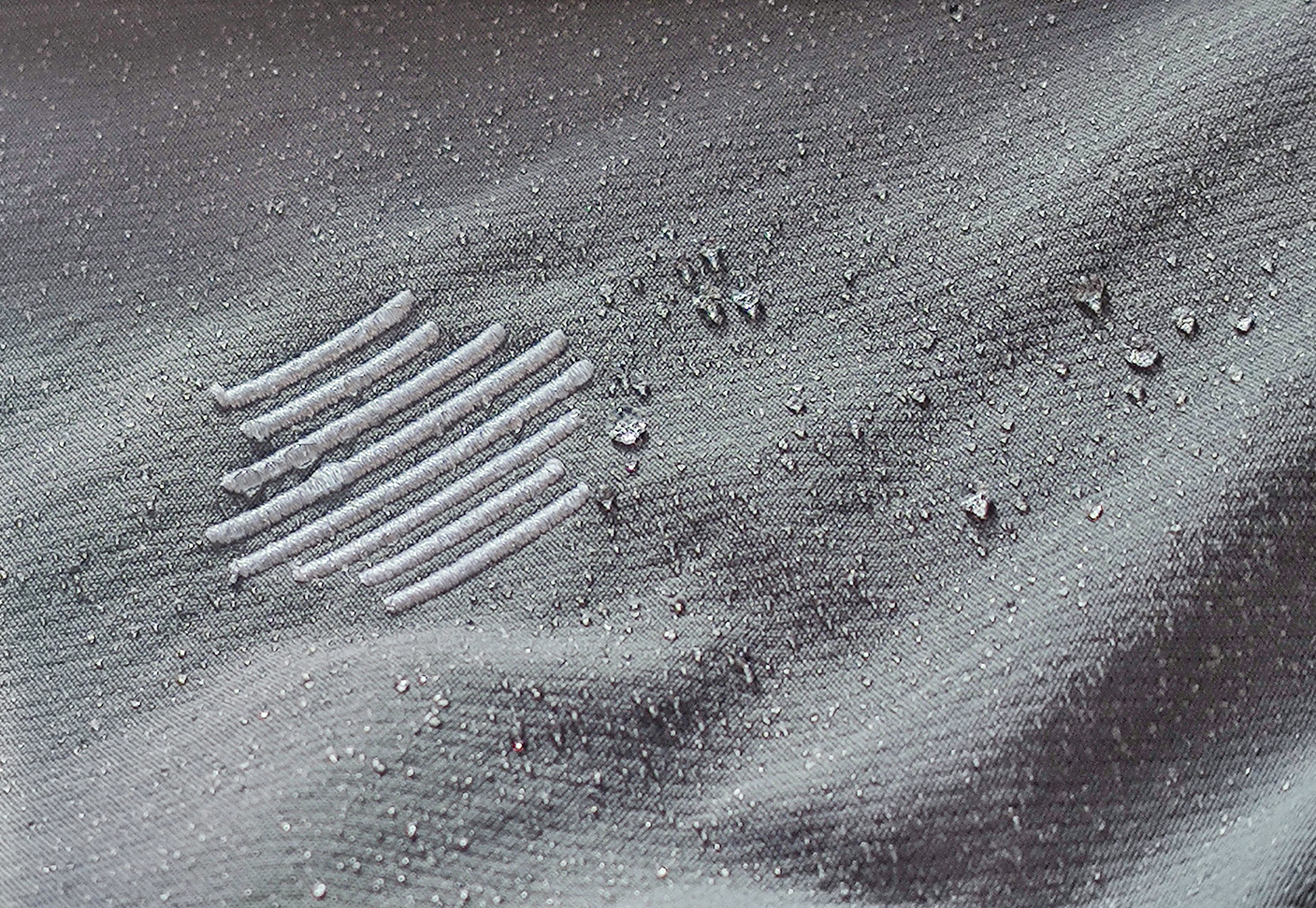 冷风、湿热、油污、真菌统统被吸走：单导黑洞夹克